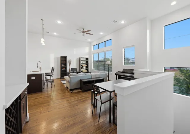 2nd image of 118 N Hutcheson St, Houston, TX 77003 | MLS# 57047567