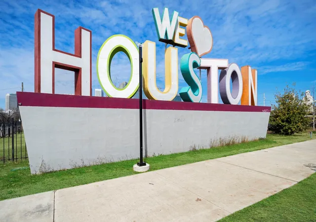 32nd image of 118 N Hutcheson St, Houston, TX 77003 | MLS# 57047567