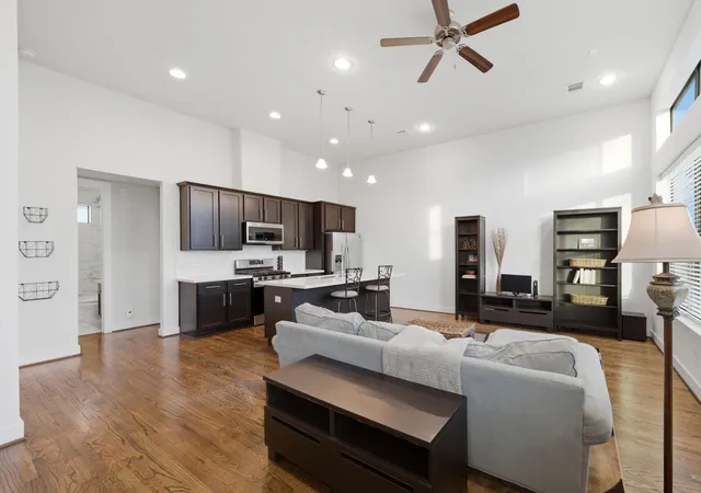 3rd image of 118 N Hutcheson St, Houston, TX 77003 | MLS# 57047567