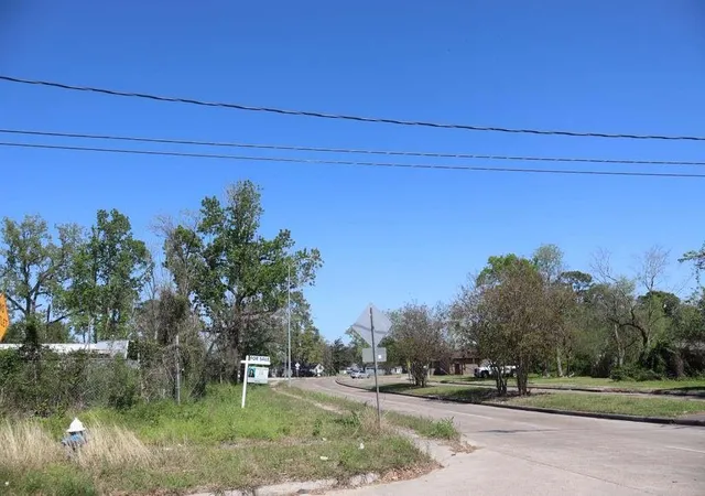 Photo 3 of Land for sale at 6817 Roanoke St, Houston, TX 77028 | MLS# 92343551 | Listing updated on 2026-04-10