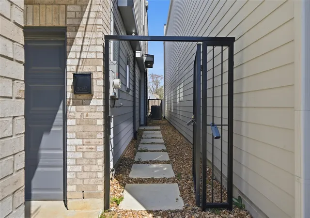 3rd image of 4515 Teton St, Houston, TX 77051 | MLS# 59479838