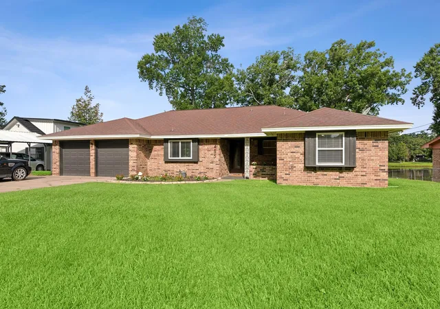 1st image of 485 E Lake Dr, Livingston, TX 77351 | MLS# 94034804