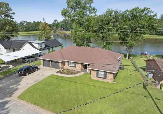 3rd image of 485 E Lake Dr, Livingston, TX 77351 | MLS# 94034804