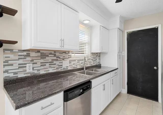 Photo 4 of Single family home for sale at 4918 Valley View Dr, La Porte, TX 77571 | MLS# 43273201 | Listing updated on 2026-08-08