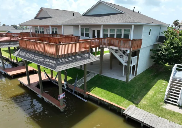 1st image of 18 Edgewater, Hitchcock, TX 77563 | MLS# 47311793