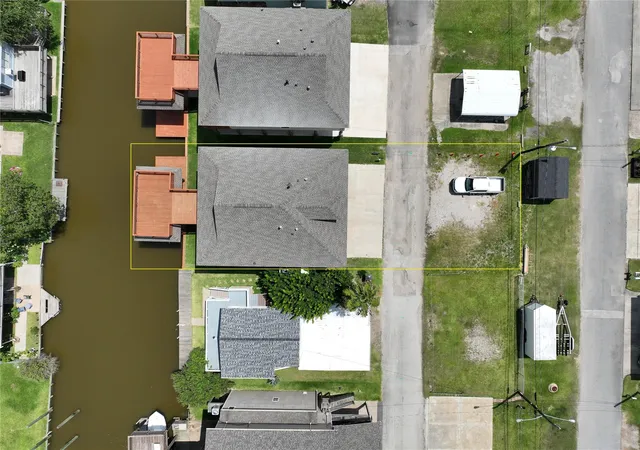 2nd image of 18 Edgewater, Hitchcock, TX 77563 | MLS# 47311793