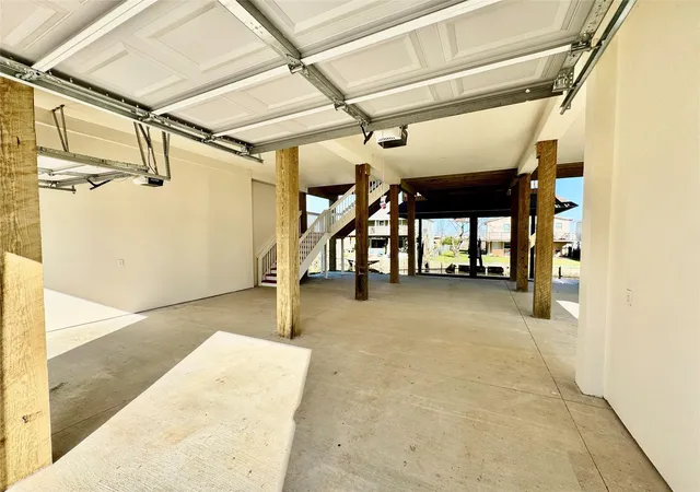35th image of 18 Edgewater, Hitchcock, TX 77563 | MLS# 47311793