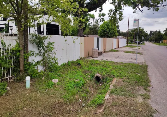 Photo 4 of Land for sale at 7445 Laura Koppe Rd, Houston, TX 77028 | MLS# 2737625 | Listing updated on 2026-08-24