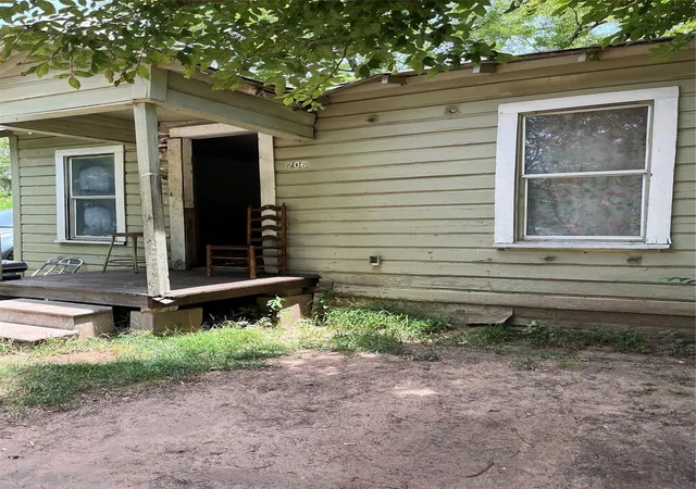 2nd image of 206 Callier St, Palestine, TX 75803 | MLS# 32106556