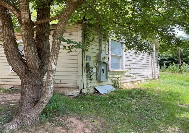 Photo 2 of Single family home for sale at 206 Callier St, Palestine, TX 75803 | MLS# 32106556 | Listing updated on 2026-07-29