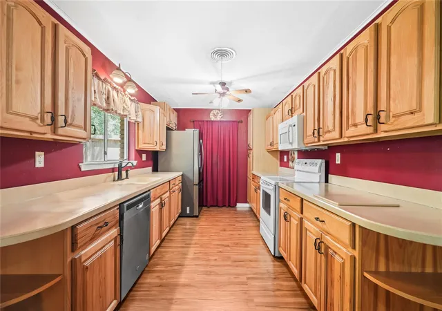 Photo 3 of Single family home for sale at 1809 N Roberson St, Conroe, TX 77301 | MLS# 90195914 | Listing updated on 2026-09-26