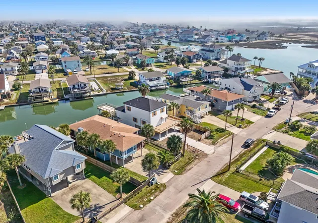 Photo 3 of Single family home for sale at 16623 Jamaica Cvs Rd, Galveston, TX 77554 | MLS# 54523404 | Listing updated on 2026-09-18