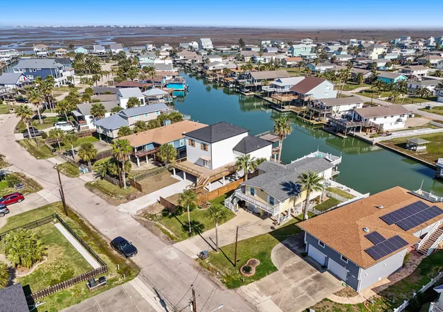 Photo 3 of Single family home for sale at 16623 Jamaica Cvs Rd, Galveston, TX 77554 | MLS# 54523404 | Listing updated on 2026-09-18