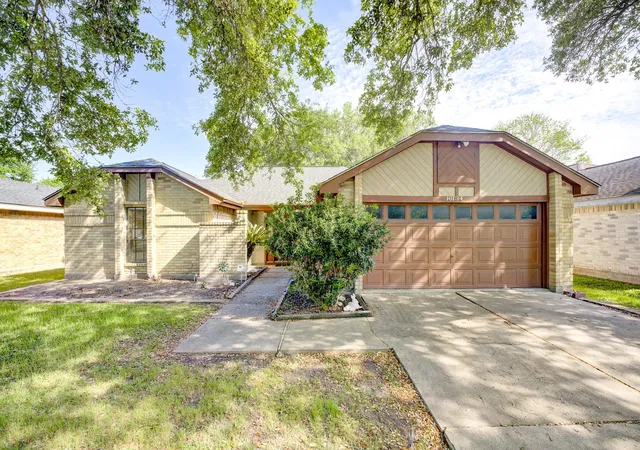 Photo 1 of Single family home for sale at 16134 Beechnut St, Houston, TX 77083 | MLS# 64560674 | Listing updated on 2026-09-22