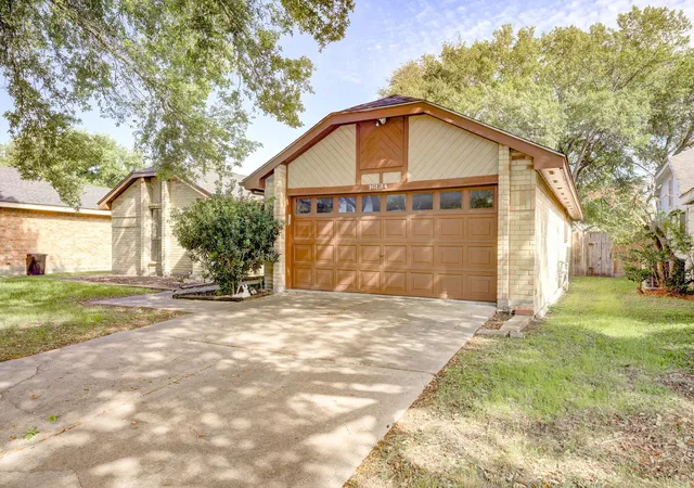 Photo 2 of Single family home for sale at 16134 Beechnut St, Houston, TX 77083 | MLS# 64560674 | Listing updated on 2026-09-22