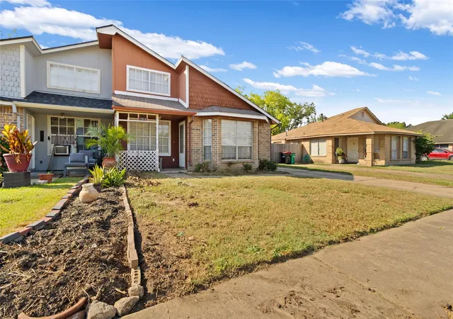 Photo 2 of Single family home for sale at 17010 Pastoria Dr, Houston, TX 77083 | MLS# 26262648 | Listing updated on 2026-09-10