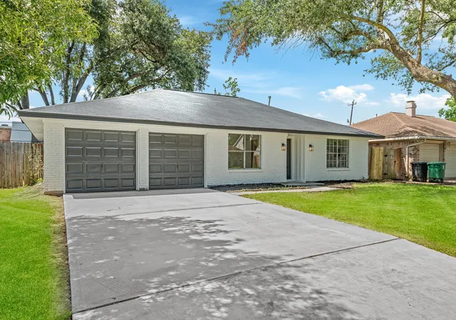 Photo 1 of Single family home for sale at 111 Princess Dr, Houston, TX 77034 | MLS# 7697999 | Listing updated on 2026-08-26