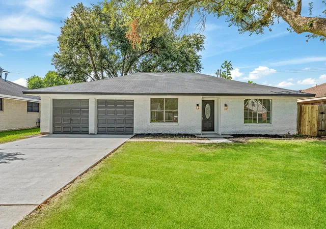 Photo 2 of Single family home for sale at 111 Princess Dr, Houston, TX 77034 | MLS# 7697999 | Listing updated on 2026-08-26