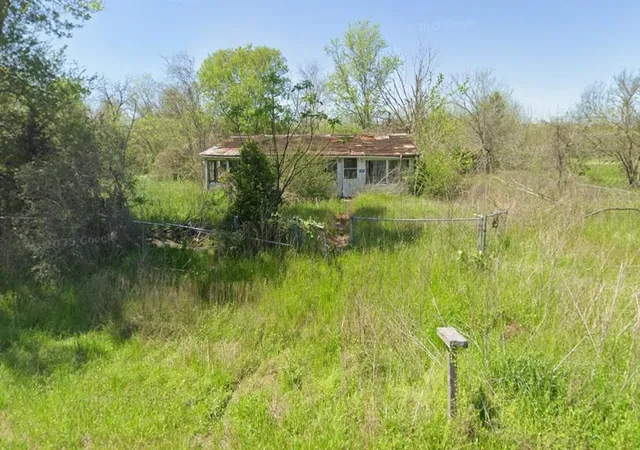4th image of 567 Antonio Martinez St, Sealy, TX 77474 | MLS# 89795178