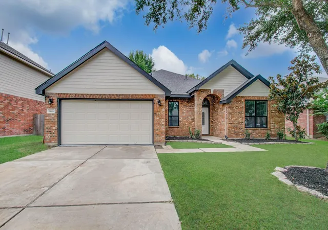 2nd image of 14414 Castle Cove Ln, Houston, TX 77044 | MLS# 30331242