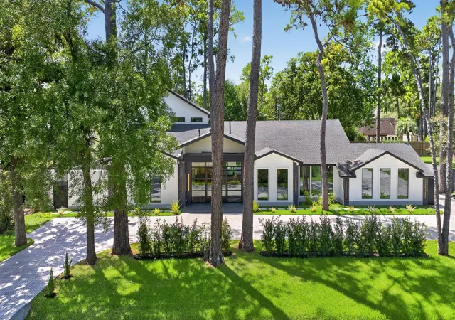 Photo 1 of Mansion for sale at 11823 Memorial Dr, Houston, TX 77024 | MLS# 96917596 | Listing updated on 2026-09-17