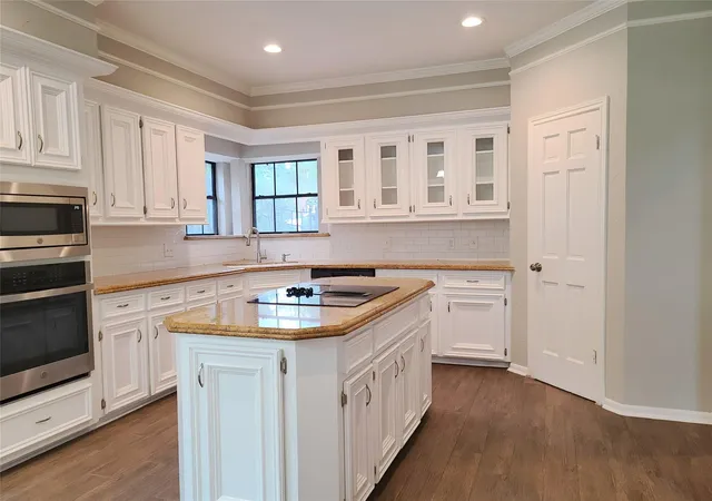 Photo 3 of Single family home for sale at 6111 Hampton Way Ct, Spring, TX 77389 | MLS# 93991859 | Listing updated on 2026-09-11