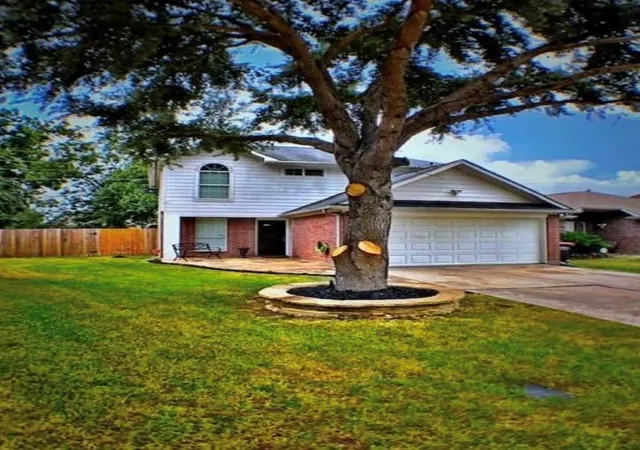 Photo 2 of Single family home for sale at 6403 W Ridgecreek Dr, Missouri City, TX 77489 | MLS# 12690338 | Listing updated on 2026-07-25