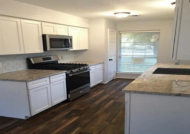 Photo 3 of Single family home for sale at 6403 W Ridgecreek Dr, Missouri City, TX 77489 | MLS# 12690338 | Listing updated on 2026-07-25