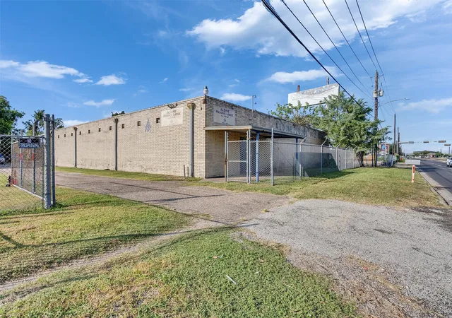 Photo 1 of Sale Pending at 151 West Rd, Houston, TX 77037 | MLS# 13733302 | Listing updated on 2026-07-11