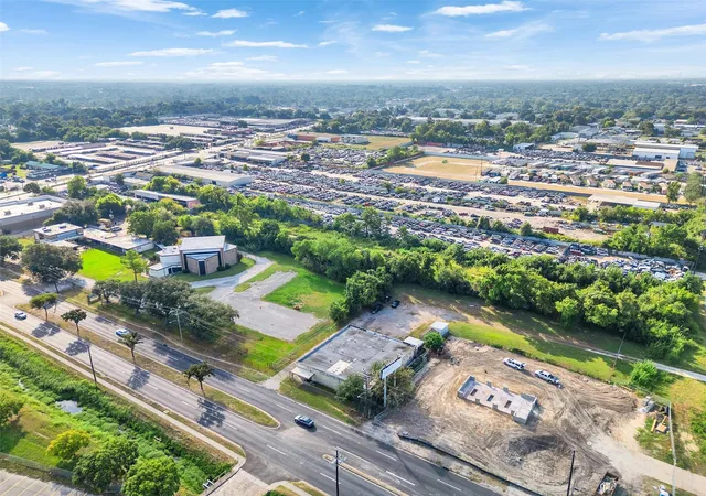 Photo 3 of Sale Pending at 151 West Rd, Houston, TX 77037 | MLS# 13733302 | Listing updated on 2026-07-11
