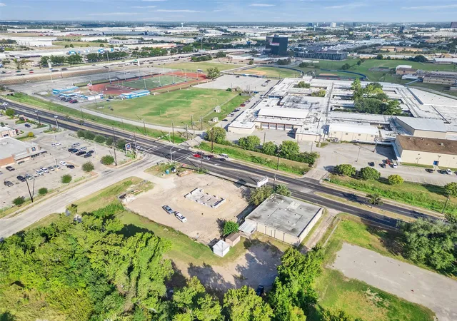 Photo 4 of Sale Pending at 151 West Rd, Houston, TX 77037 | MLS# 13733302 | Listing updated on 2026-07-11