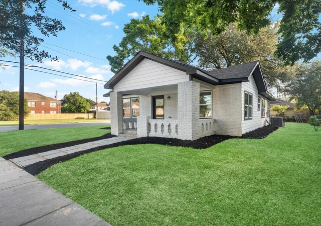 Photo 3 of Single family home for sale at 3001 Arbor St, Houston, TX 77004 | MLS# 30914415 | Listing updated on 2026-09-10