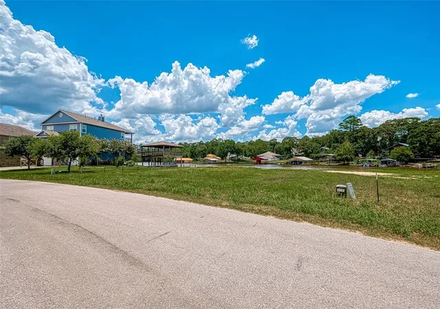 Homes for sale in Huntsville, TX | 70 Cypress Bnd, Huntsville, TX 77340 | MLS# 42500914