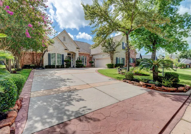 Photo 2 of Single family home for sale at 40 W Oaks Ct, Montgomery, TX 77356 | MLS# 91628970 | Listing updated on 2026-09-07