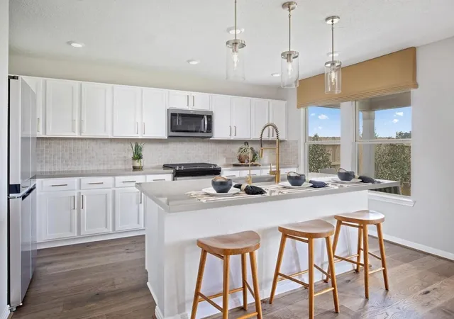 Photo 3 of Single family home for sale at 1009 Valley Crest Ln, La Marque, TX 77568 | MLS# 19884682 | Listing updated on 2026-09-15