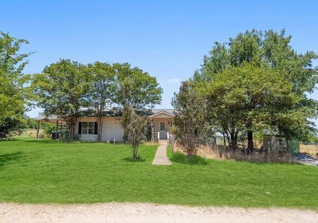 1st image of 1026 Beach Vw, Seven Points, TX 75143 | MLS# 8469388