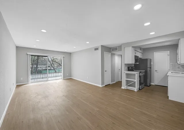 2nd image of 7555 Katy Fwy #146, Houston, TX 77024 | MLS# 10191008
