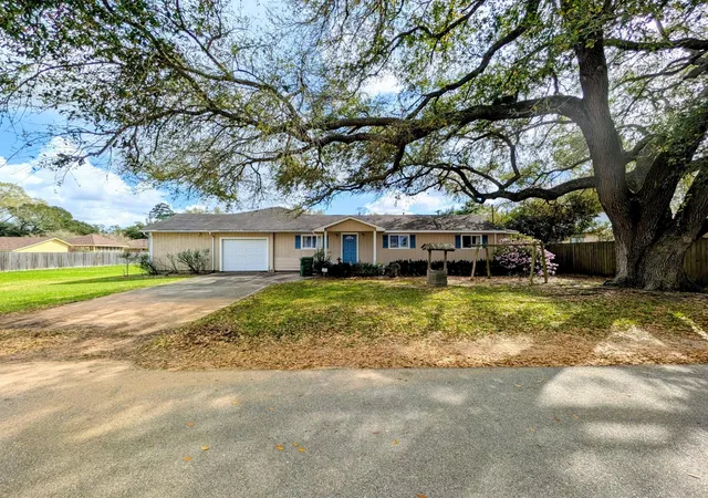 2nd image of 2506 Heights St, Liberty, TX 77575 | MLS# 92194479