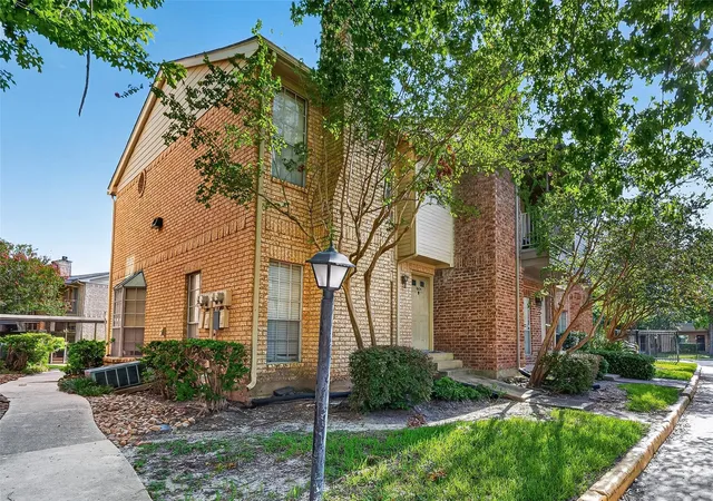Photo 2 of Condo for sale at 1515 Sandy Springs Rd #1604, Houston, TX 77042 | MLS# 90962091 | Listing updated on 2026-07-24