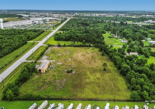 2nd image of 4011 Fm 2004 Rd, La Marque, TX 77568 | MLS# 39269598