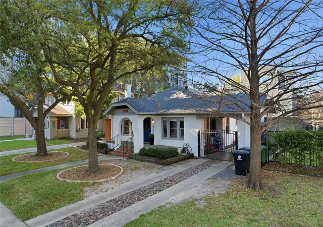 3rd image of 1636 Sul Ross St, Houston, TX 77006 | MLS# 95561007