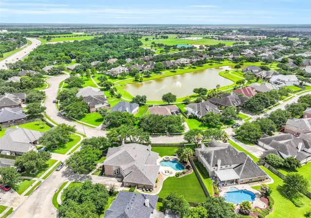 Homes for sale in Friendswood, TX | 212 Falcon Lake Cir, Friendswood, TX 77546 | MLS# 11119466