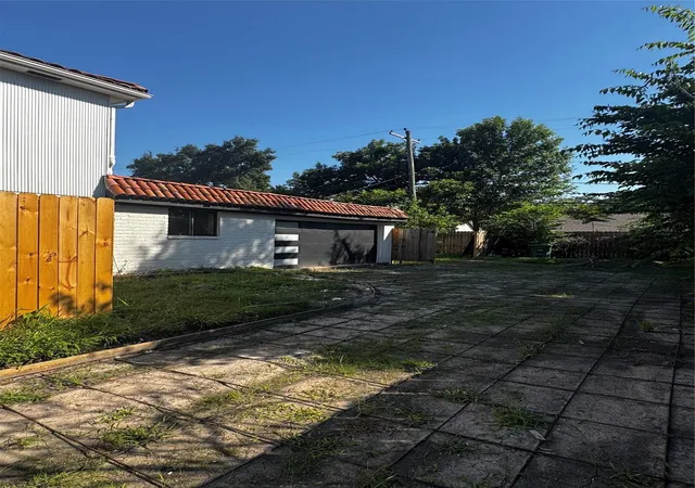 2nd image of 5851 S Braeswood Blvd, Houston, TX 77096 | MLS# 60905745