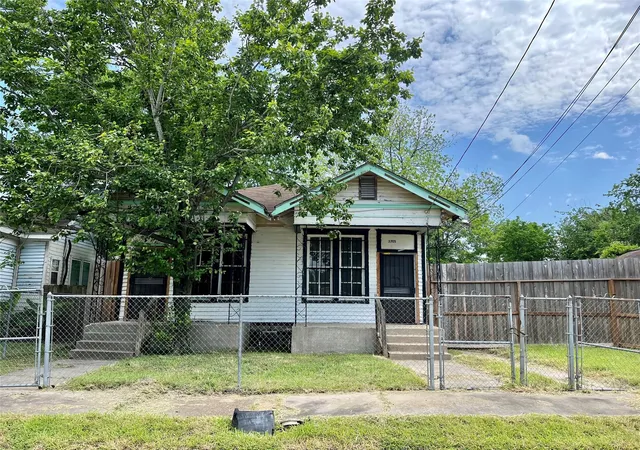 2nd image of 3703 Drew St, Houston, TX 77004 | MLS# 79443119