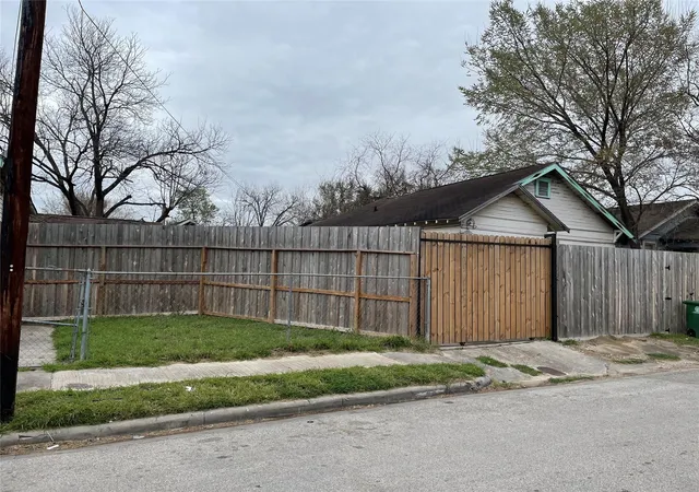 5th image of 3703 Drew St, Houston, TX 77004 | MLS# 79443119