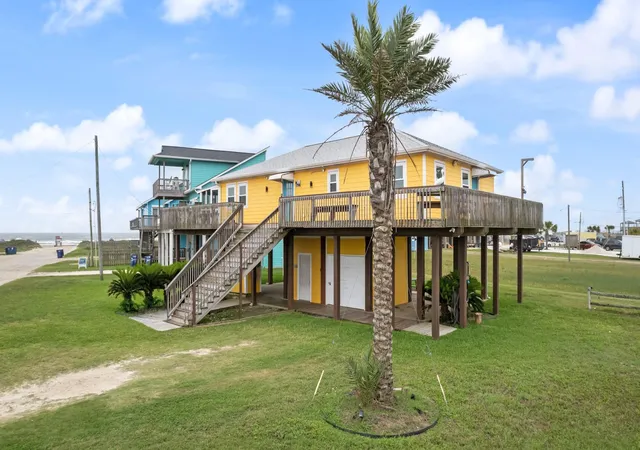Homes for sale in Surfside Beach, TX | 125 Bay Ave, Surfside Beach, TX 77541 | MLS# 70157897