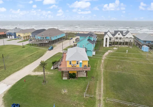 3rd image of 125 Bay Ave, Freeport, TX 77541 | MLS# 70157897