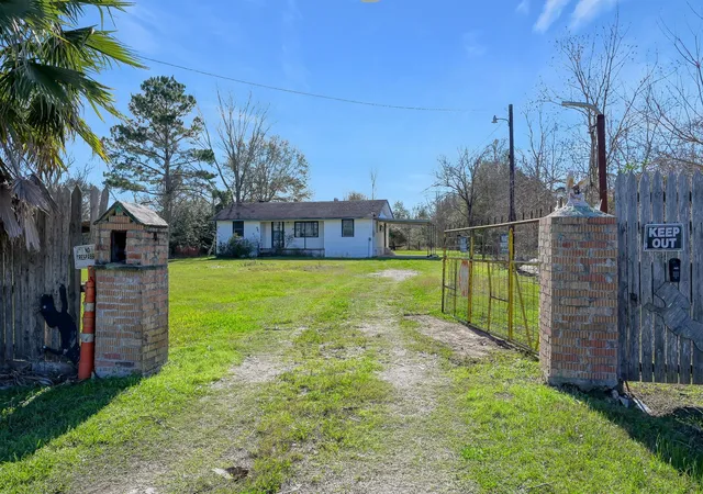 Photo 4 of Sale Pending at 1954 Fm 160 Rd N, Liberty, TX 77575 | MLS# 46322542 | Listing updated on 2026-09-11