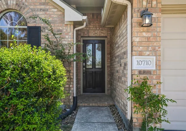 Photo 2 of Single family home for sale at 10710 Laurelton Ct, Humble, TX 77396 | MLS# 62522305 | Listing updated on 2026-09-19