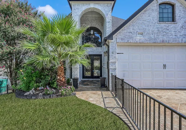 Photo 3 of Single family home for sale at 12394 Pebble View Dr, Conroe, TX 77304 | MLS# 60433455 | Listing updated on 2026-08-29